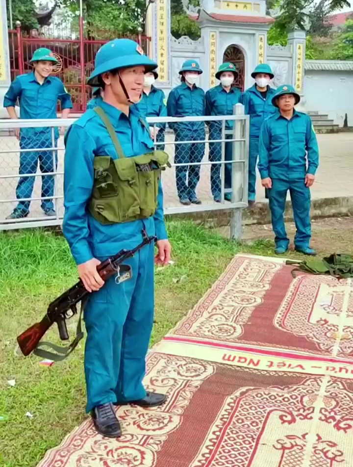 越南民兵进行射击训练