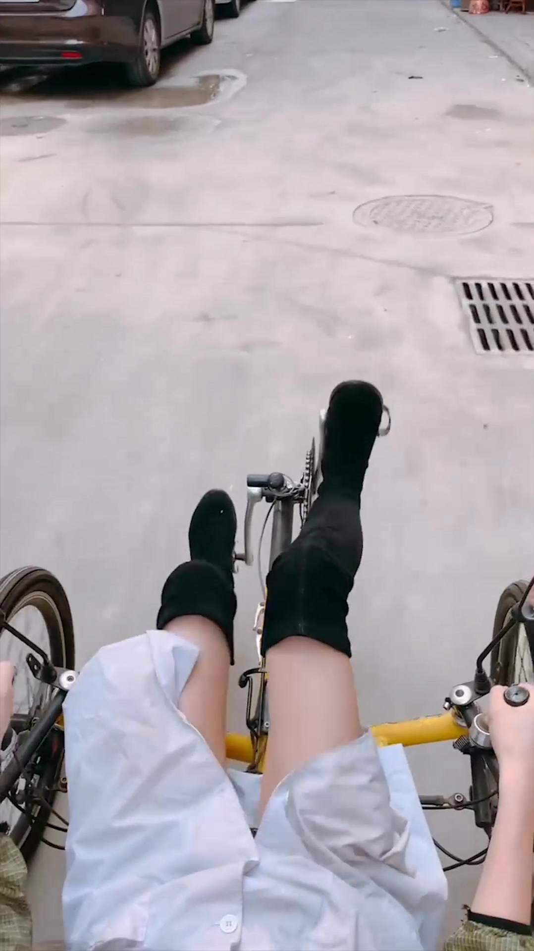 头一次见,这样蹬三轮车的,美女真是有才