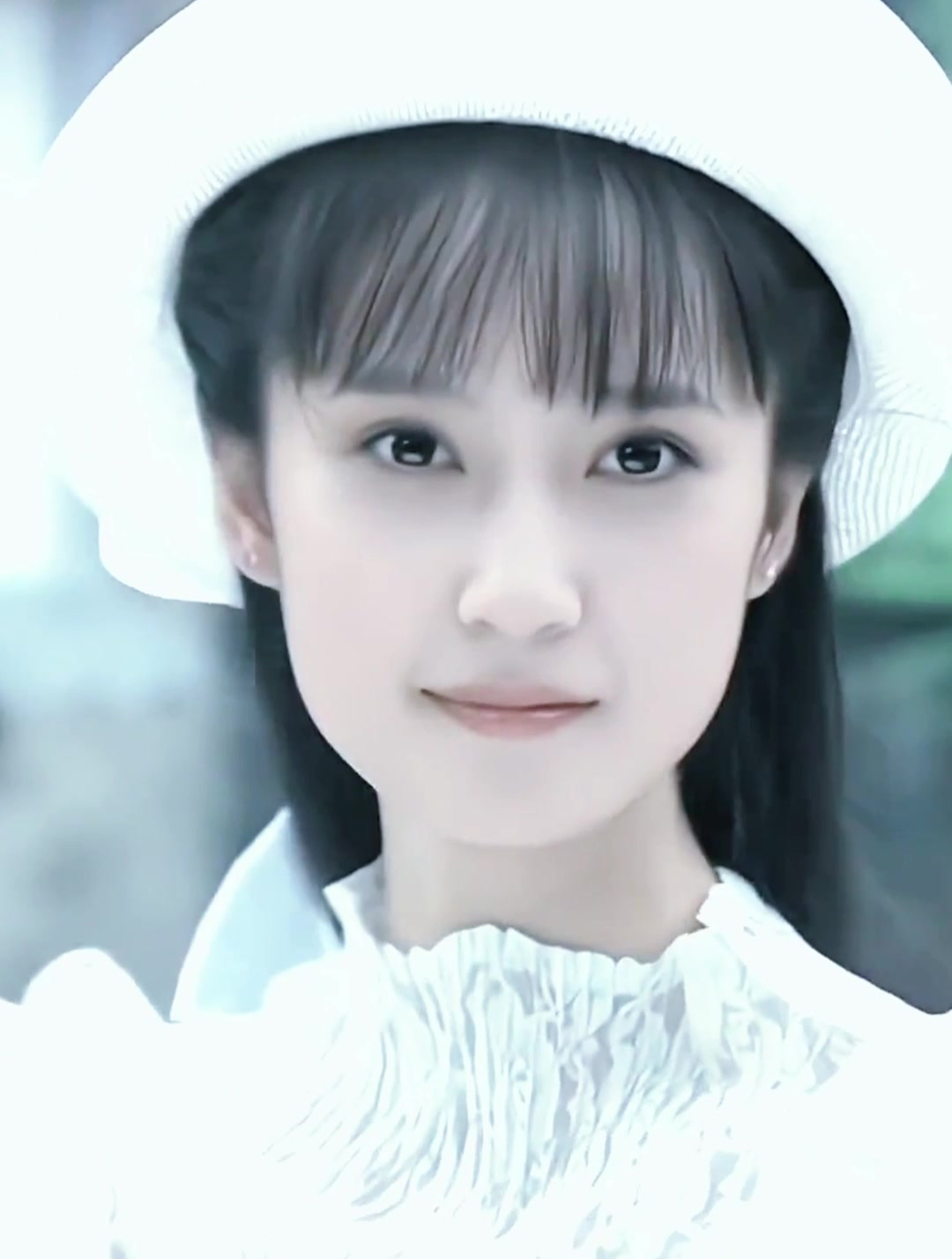 放现在出道,这就是标准的女主长相啊,关慧卿清冷气质型美人