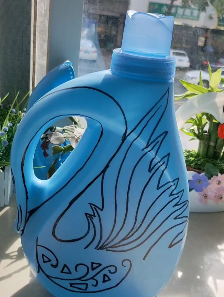 洗衣液瓶天鹅花盆方法图片