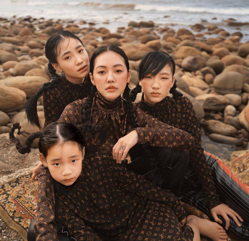 同样是星二代,小s的女儿们被全网吐槽,伊能静儿子扮女装却被夸