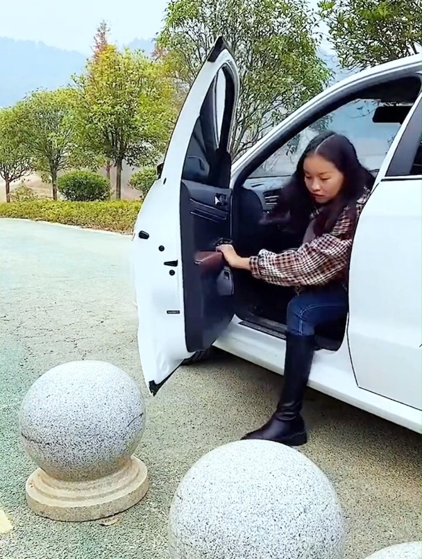 很多车主无意的下车动作都在慢慢损耗车门原因竟出在这