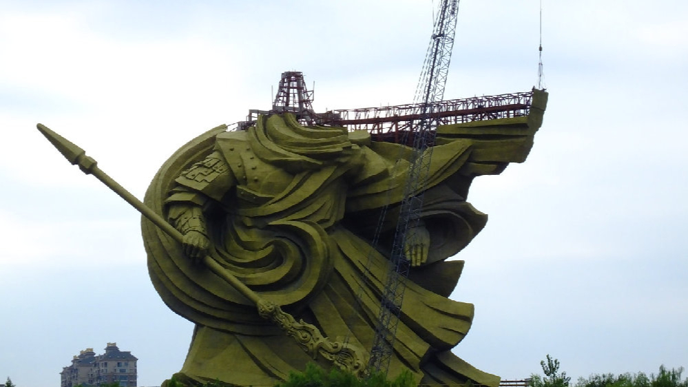 湖北荆州,巨型关公像建成耗资1.73亿,移走又花费1.55亿