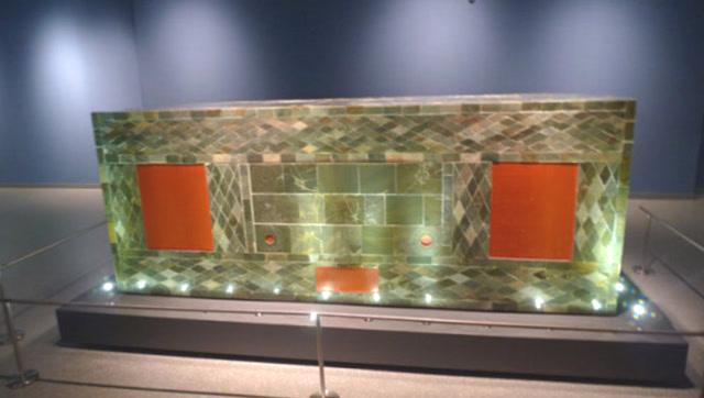 江苏汉墓出土珍稀玉棺,世间只发现3件,比金缕玉衣还珍贵