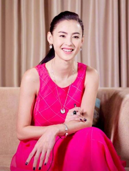 张柏芝首次晒三胎儿子正脸照混血儿长相像妈妈生父不是谢霆锋