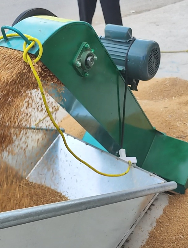 可以扒玉米小麦鸡粪沙子的自走式扒沙机-度小视