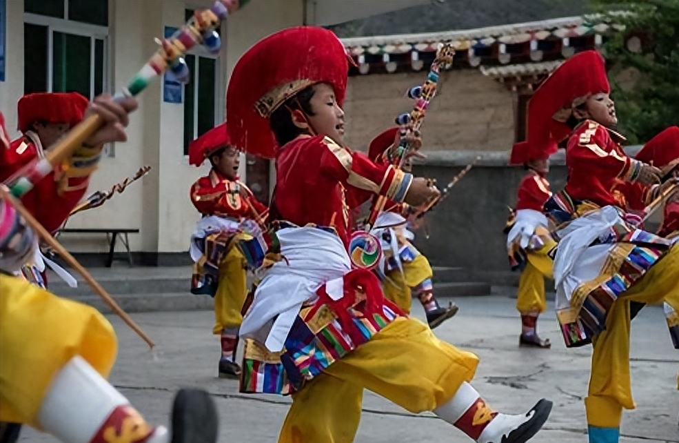 巴塘弦子的艺术特色及其在藏区高等学校的传承