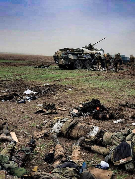 俄乌战争现场,无人机拍下现代战争,俄士兵神来一枪打懵乌方!