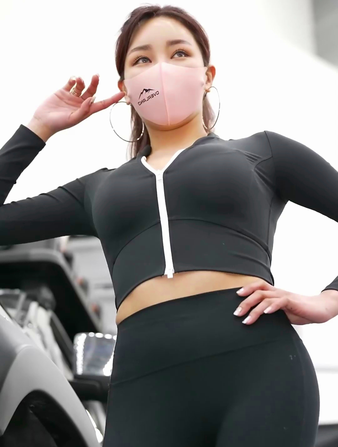 韩国车模杨诗妍,精彩视频第23篇,精致容颜婀娜身姿,魅力四射-度小视