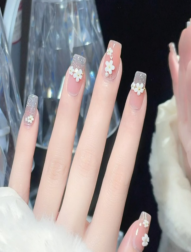 碎钻法式小花花美甲教程