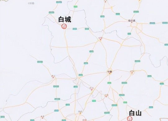 吉林黑老大"何鹏":持枪踩"前任"上位,一句狠话白赚一栋楼