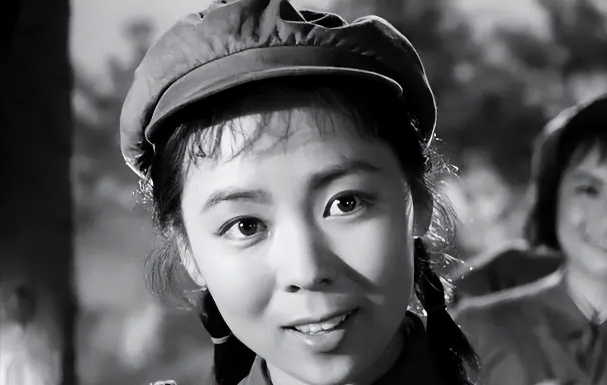 1963年,还是个小演员的刘尚娴被导演选中,出演了《英雄儿女》中的女