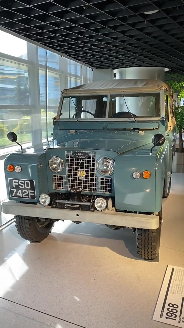 英国女王座驾路虎卫士2a路虎卫士是路虎旗下的一款orv越野车