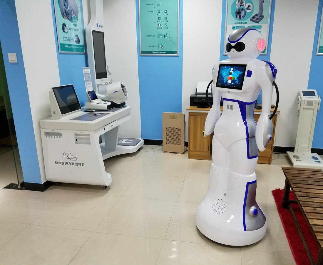 机器人医生:手术中能进行更精细的操作,在病人的监护中提高效率