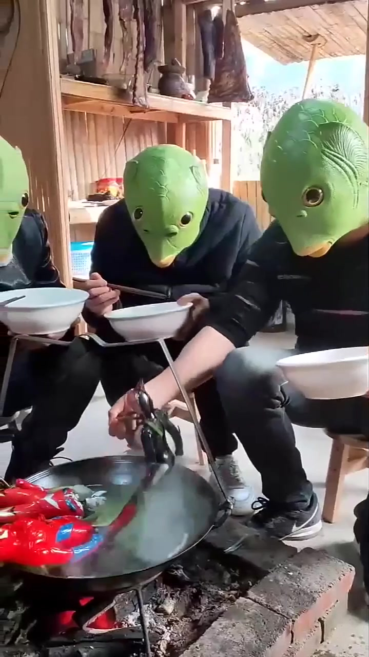 自从奥特曼被怪兽打败后搞笑恶搞整蛊好看视频