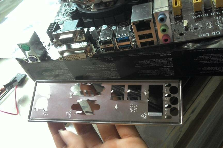 电脑主板挡板怎么装?看完文章后,就知道答案啦