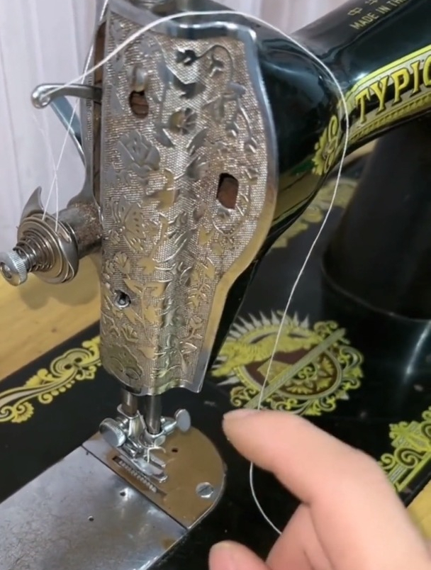 老式缝纫机怎么穿线?