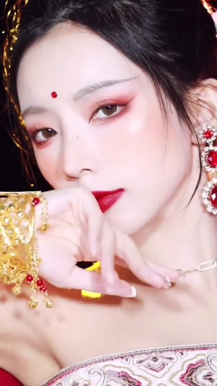 许佳琪敦煌舞台造型仿妆