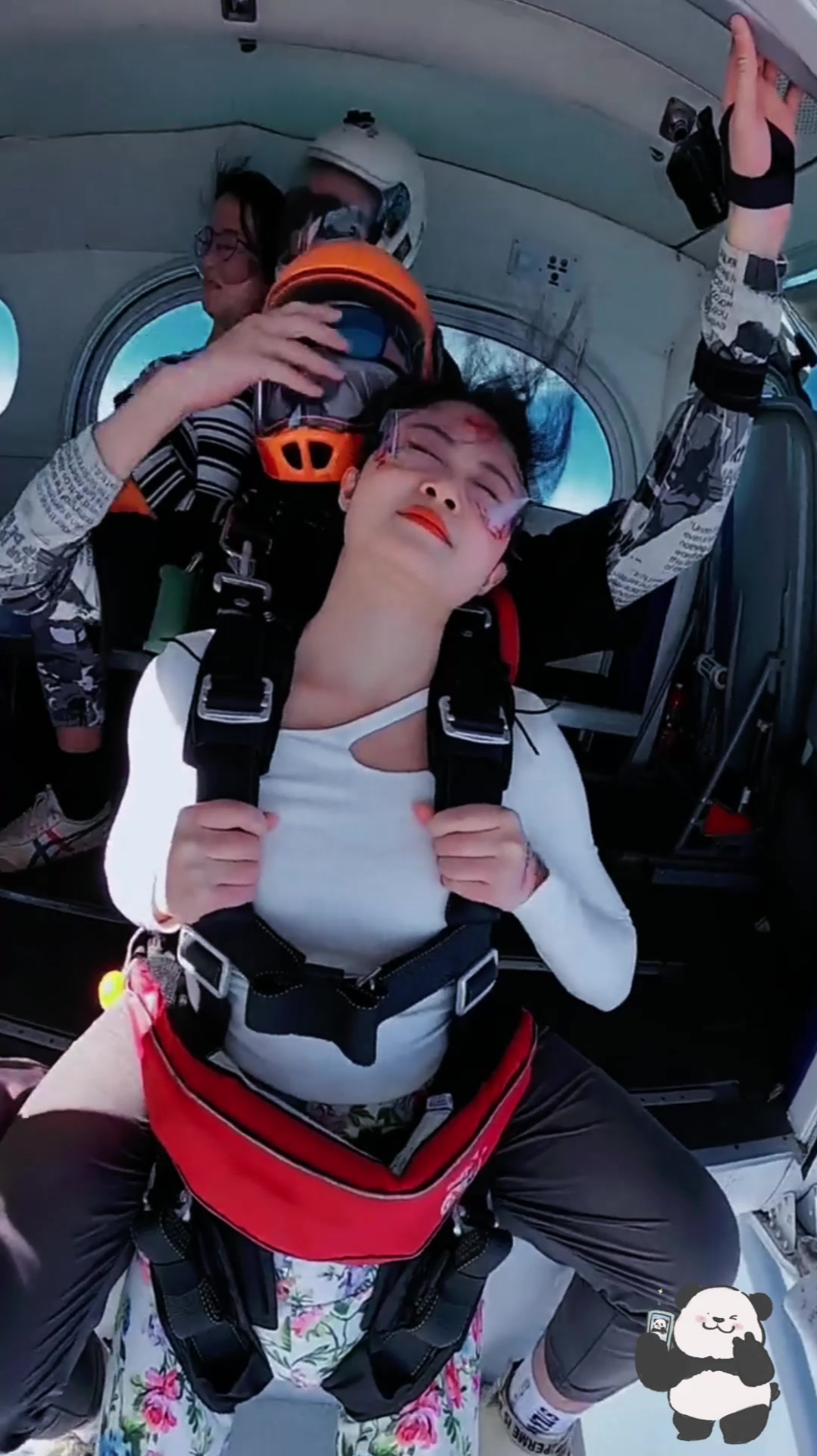 漂亮妹子玩跳伞,果然此女只应天上有,简直太美了