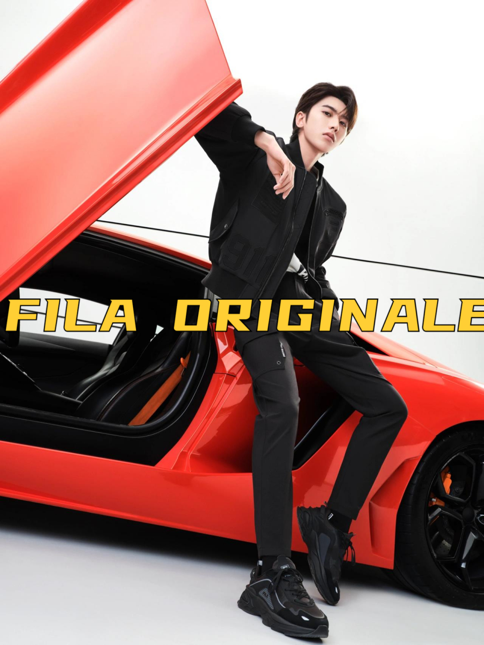 fila originale |蔡徐坤超跑大片正等待查收 fila代言人蔡徐坤拍了拍