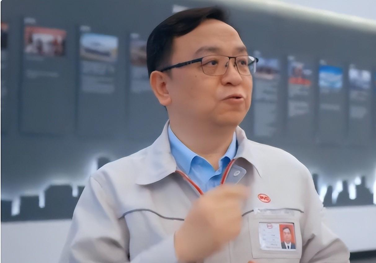 比亚迪总裁王传福靠嫂子卖嫁妆读大学成功后将嫂子宠成公主