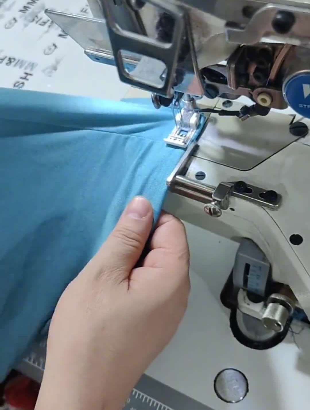 冚下摆缝纫日常带你走进服装厂缝纫机配件冚车定规冚车-度小视