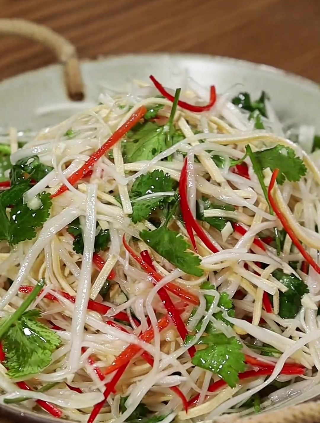 凉拌白菜丝,清脆爽口