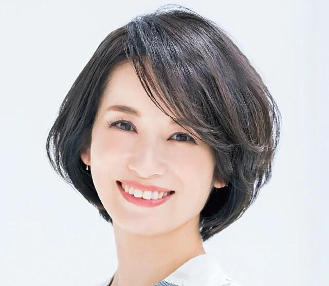50岁女人,要烫发就选这4种发型,洋气减龄显气质,好看好打理