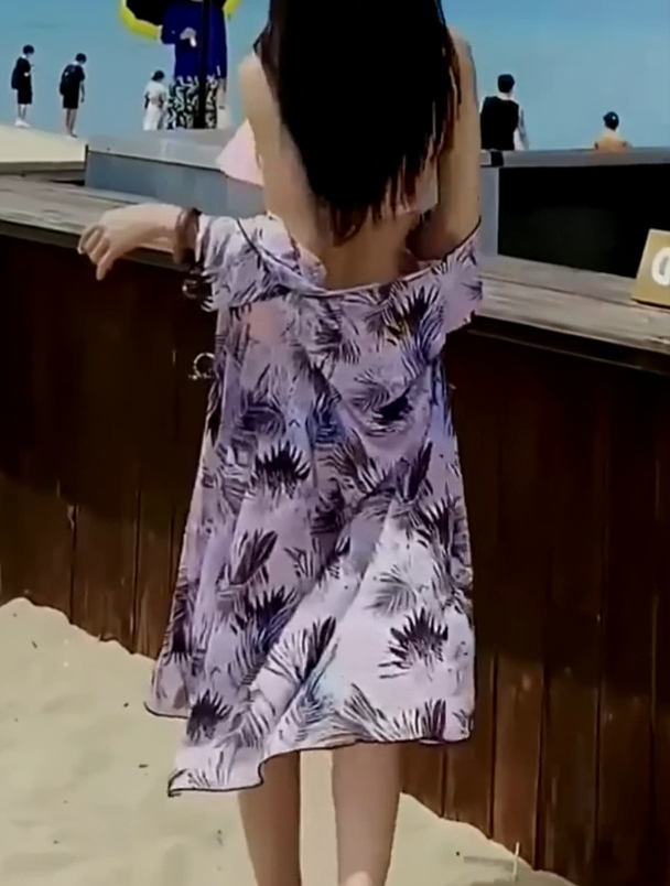 名模孙允珠泳装海边拍摄超美