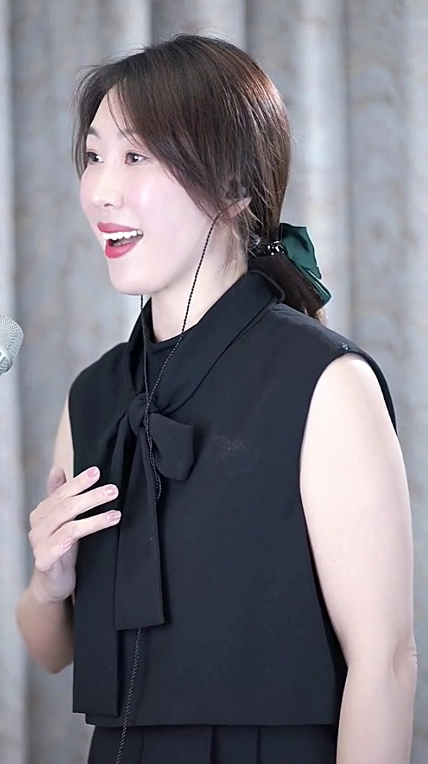 最美女中音张洋演唱小路歌声优美动听极力推荐