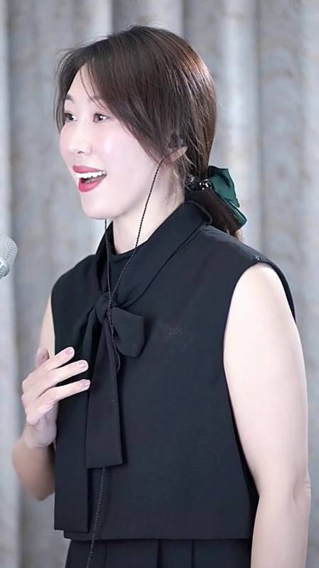 最美女中音张洋演唱小路歌声优美动听极力推荐