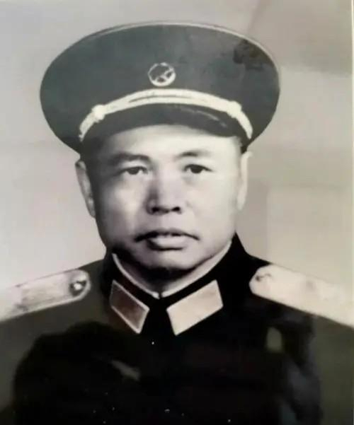 有12人,具体名录如下:1,杨弃少将2,杨恬少将3,杨森少将4,杨广立少将5