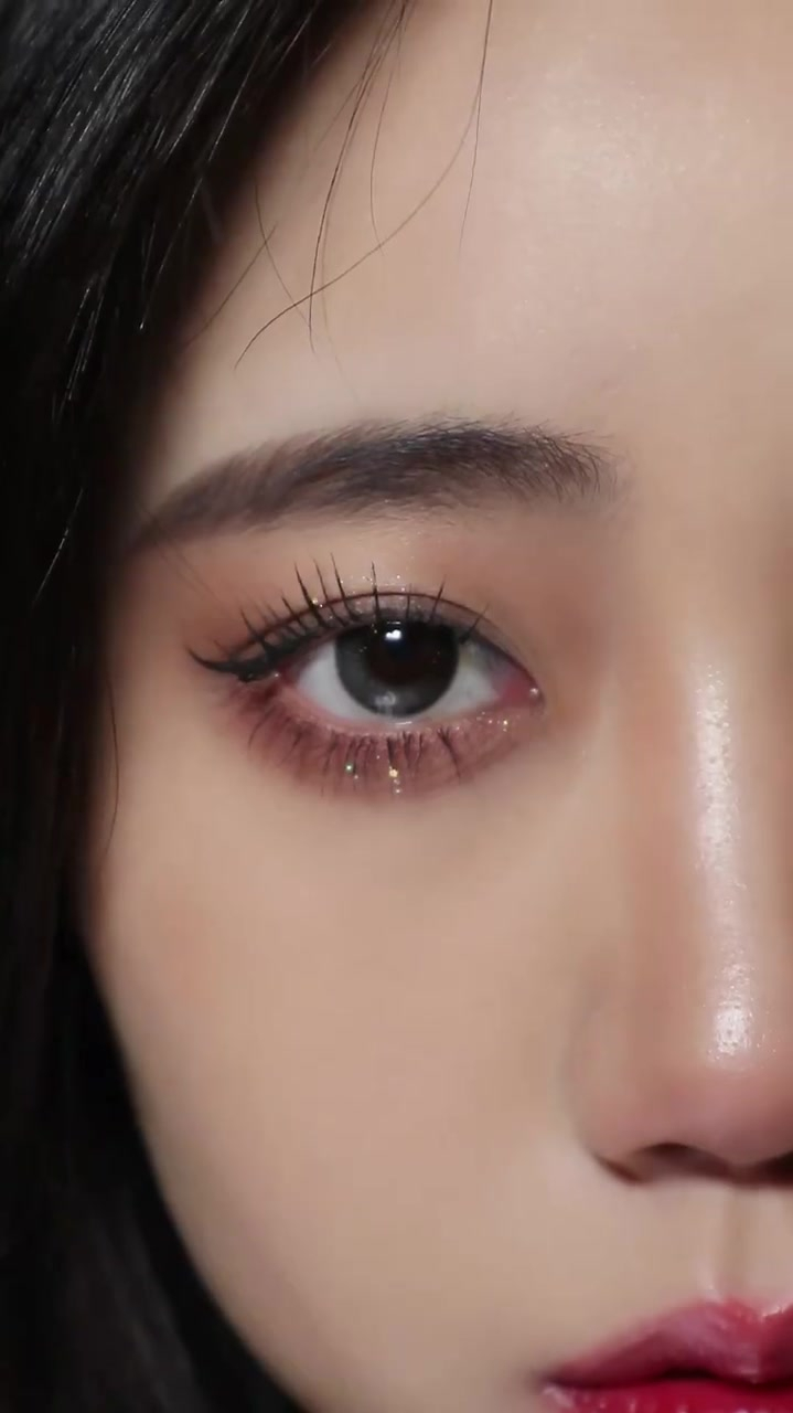 鞠婧祎的倒三角眼妆好香啊