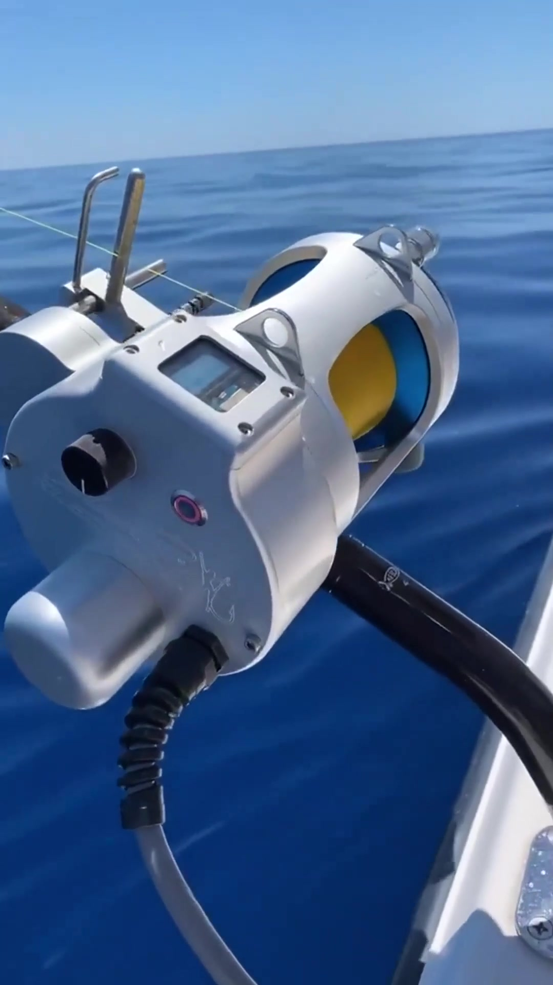 老外专用的全自动海钓鱼竿等着收鱼就行这哪还有钓鱼的乐趣