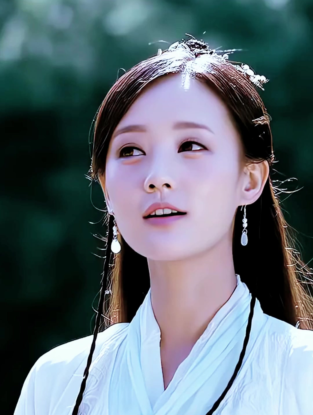 李一桐古装混剪,时而妩媚时而清纯,真是个美人坯子