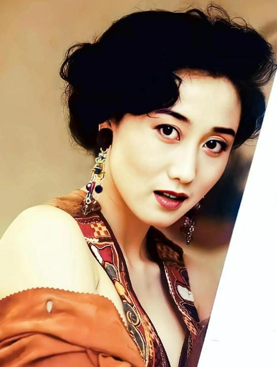 1988年利智跳舞视频,简直是人间尤物,64岁何鸿燊如何不心动2-度小视