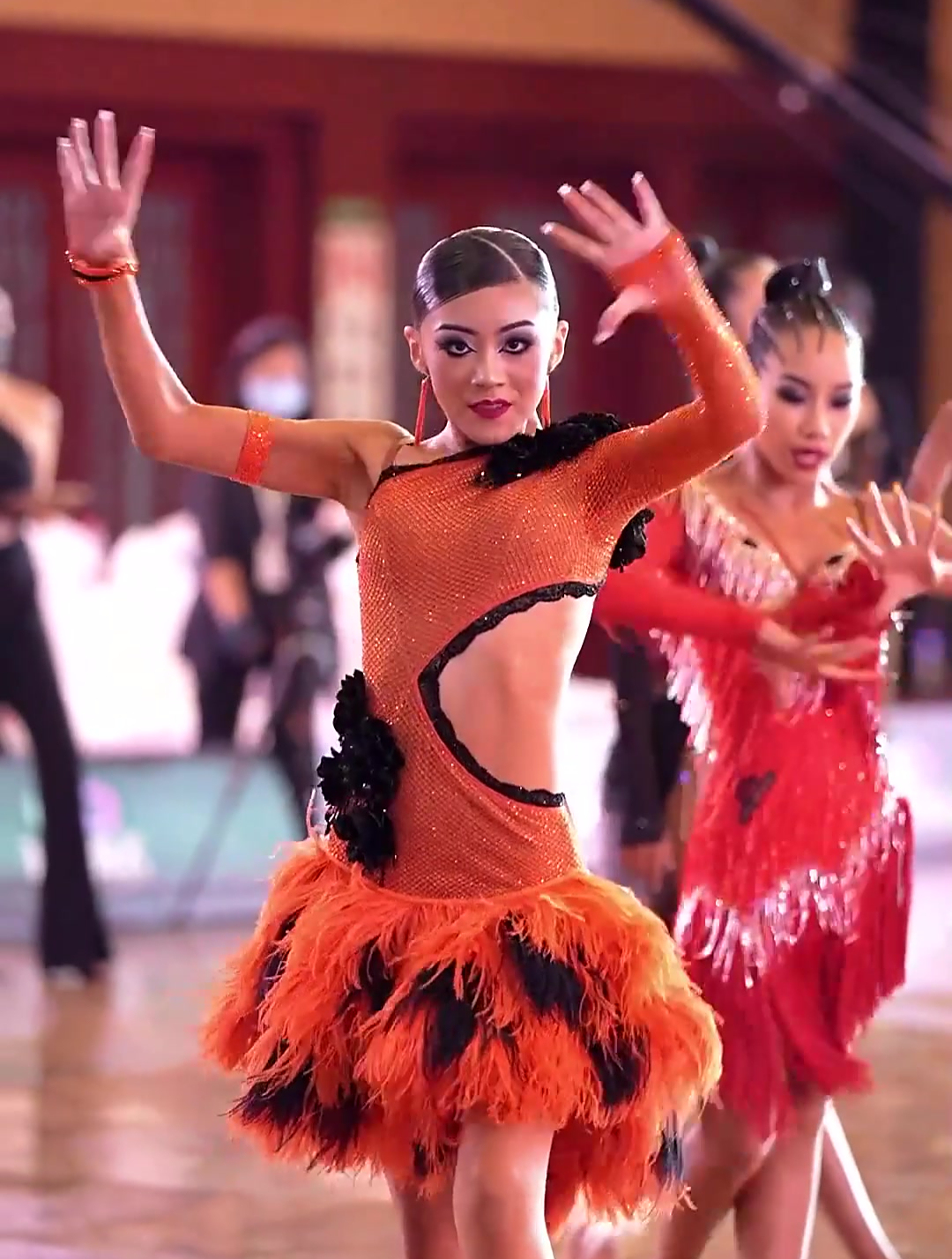拉丁舞:每个动作都透露着高贵与性感!这美女跳得太美了,我爱了