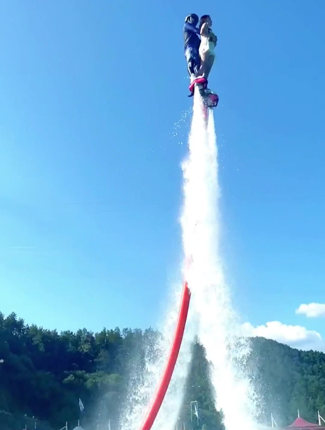 三亚水上飞人,小姐姐的老公不介意吗,抱得这么紧-度小视