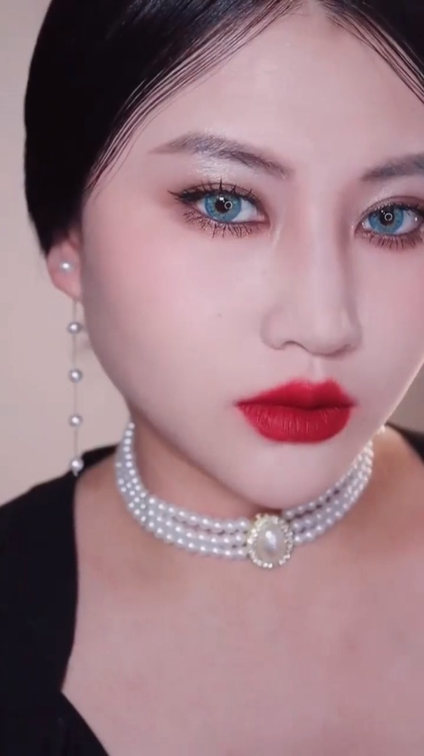 复古港风女明星同款妆容get复古大红唇