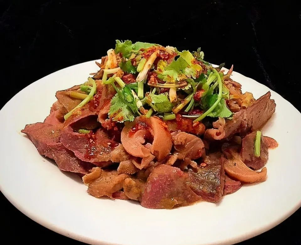 羊杂菜品,有凉拌有热品,口味地道,值得信赖