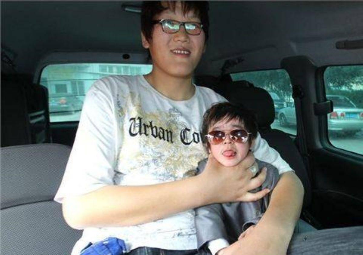 回顾亚洲巨人张欢身高238米被姚明视为接班人如今怎样了