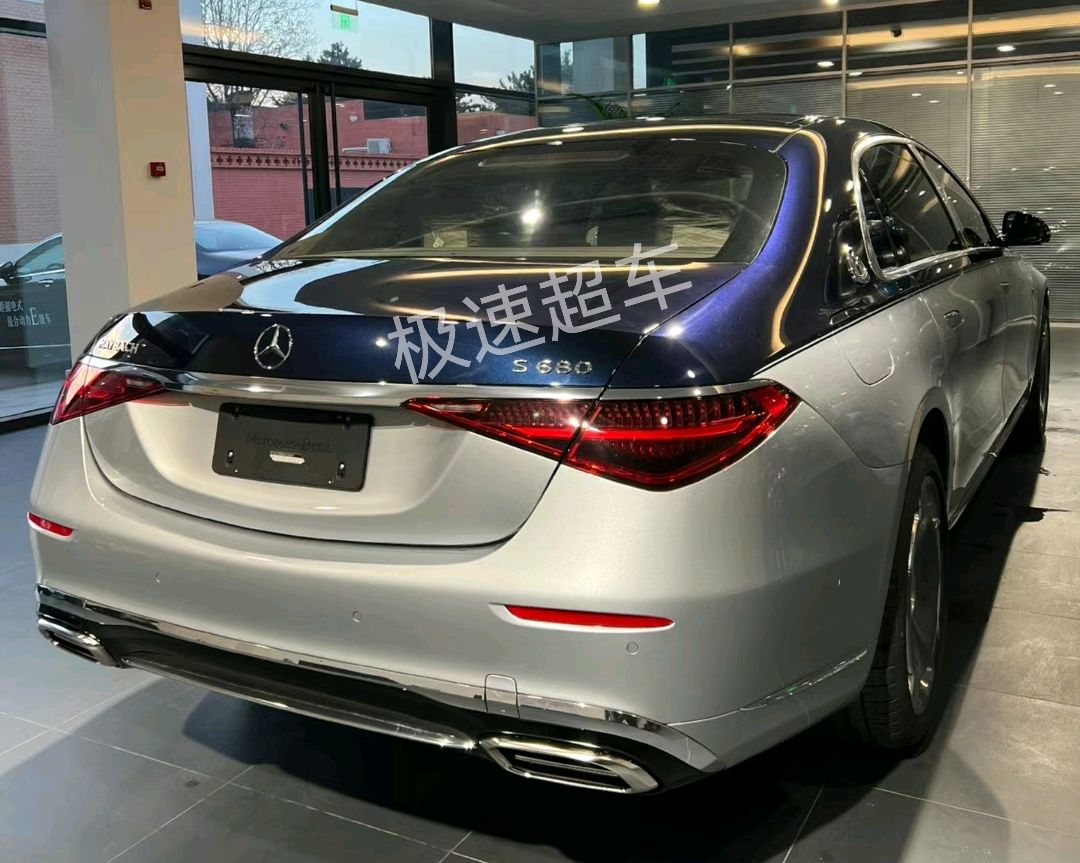 6.0升12缸引擎动力澎湃,迈巴赫s680"双色车身"版来啦,尊贵大气