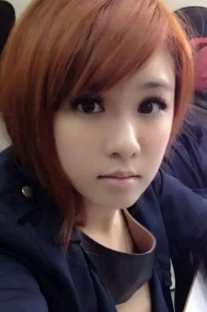 张芯瑜参加内地相亲节目,一袭露胸装扮将好身材展露无疑,更是将同台