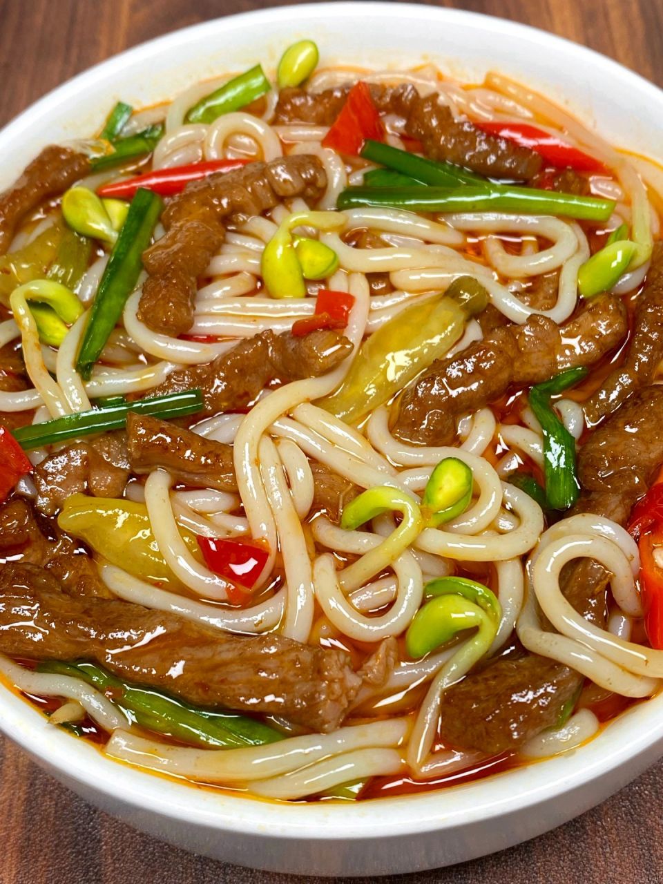 泡椒牛肉米线巨巨巨香啦!酸爽过瘾!牛肉巨嫩! 汤汁酸辣又开胃!