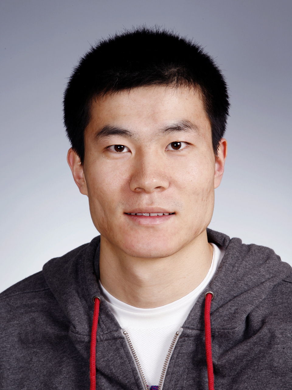 他叫史冬鹏,是一名非常优秀的110米跨栏运动员,个人最快成绩为13秒