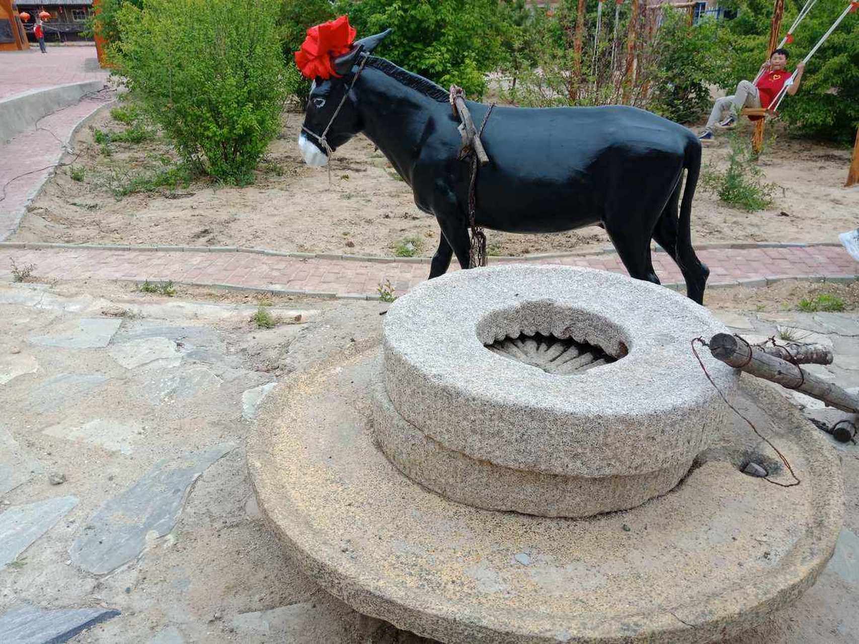 没有你,大家只能吃粗粮.驴憨厚的笑了,拉磨的步伐更快了.