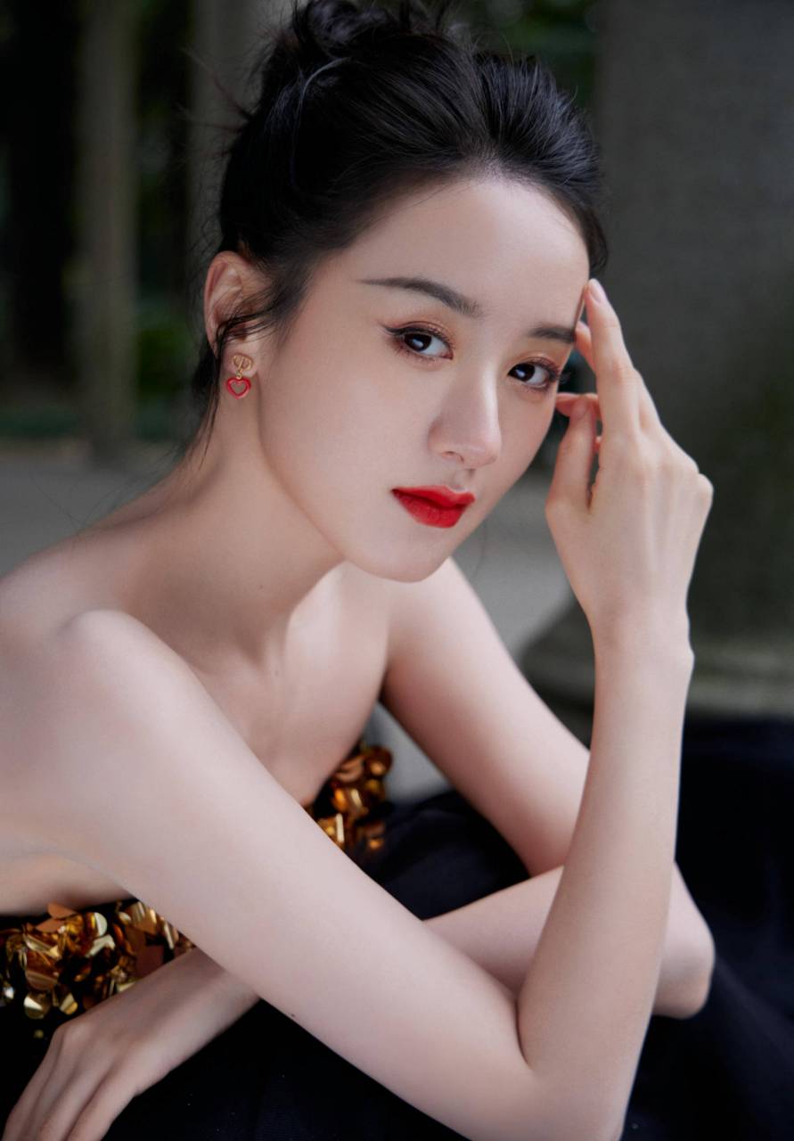 "人不能两次踏入同一条河流",犹记得上次被处罚后,袁冰妍工作室发布