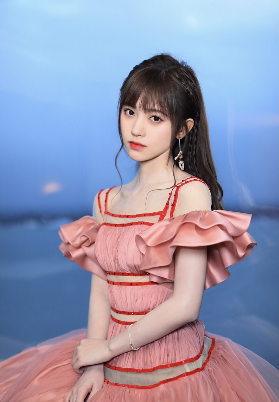 鞠婧祎每个时期都是如此的美好可爱