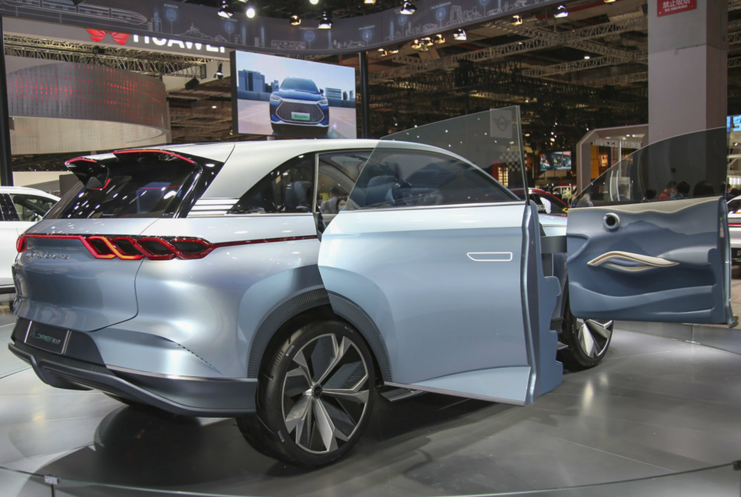 2022款比亚迪x-dream登场!溜背设计 贯穿尾灯,比特斯拉耐看!