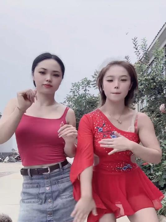 姐妹一起疯,大丫二丫你喜欢谁呢?